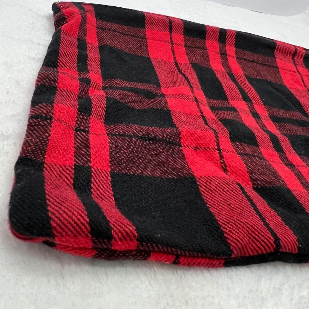 Plaid Pouch Women OS Red‎ Black Flannel Pom-Pom Zipper Clutch Travel Makeup